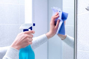 Tips vệ sinh gương phòng tắm bị ố lâu ngày sáng bóng, sạch mọi vết bẩn